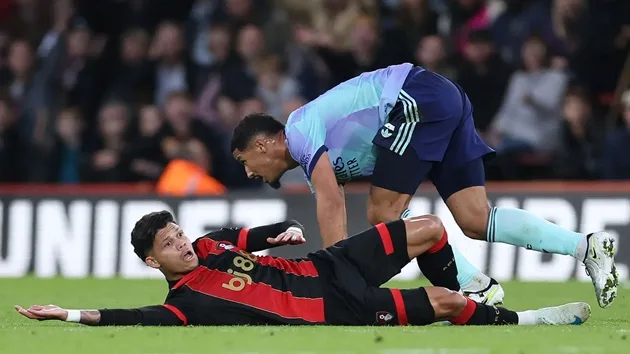 Arsenal Rơi Thụt Sau Thẻ Đỏ, Kỷ Luật Gây Lo ngại
