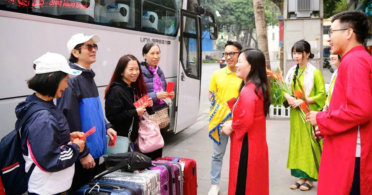 Tour Tết khởi động sớm, giá tăng nhẹ