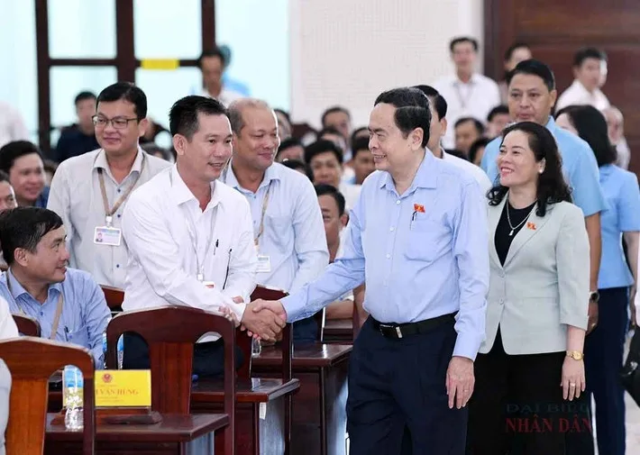Chủ tịch Quốc hội tiếp xúc cử tri tại thành phố Ngã Bảy, Hậu Giang