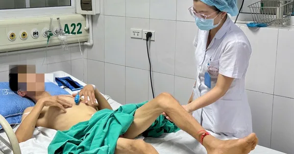 Uống nước ion kiềm thanh lọc cơ thể, người đàn ông nhập viện vì suy kiệt